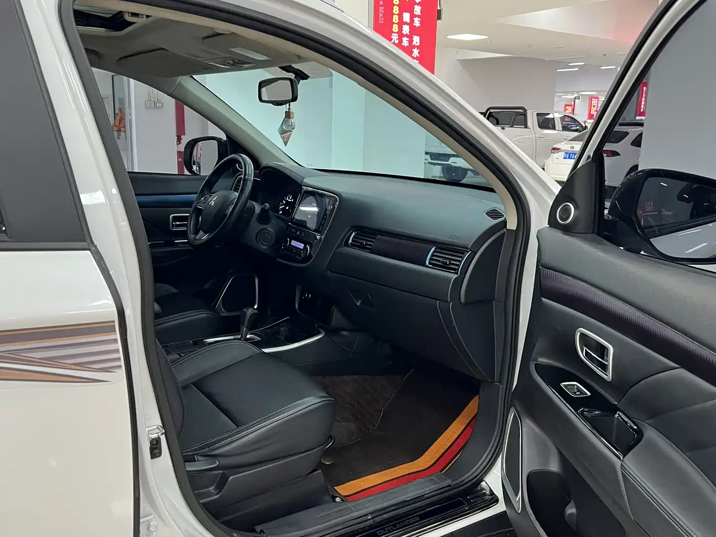 Mitsubishi Outlander 2020 2.0L 2WD Premium 5-seater фото 9