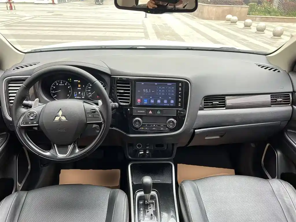 Mitsubishi Outlander 2018 2.4L 4WD Elite Edition 5-seater фото 10