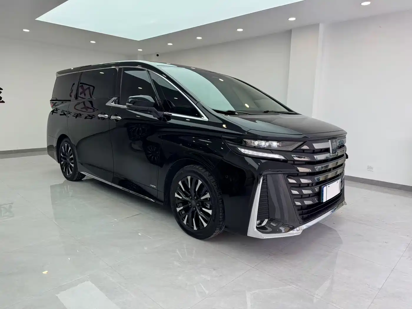 Toyota Vellfire 2024 Crown Hybrid 2.5L Executive Premium Edition фото 3