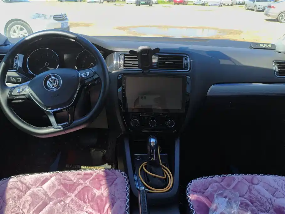 Volkswagen Sagitar 2017 1.6L Automatic Comfort фото 12