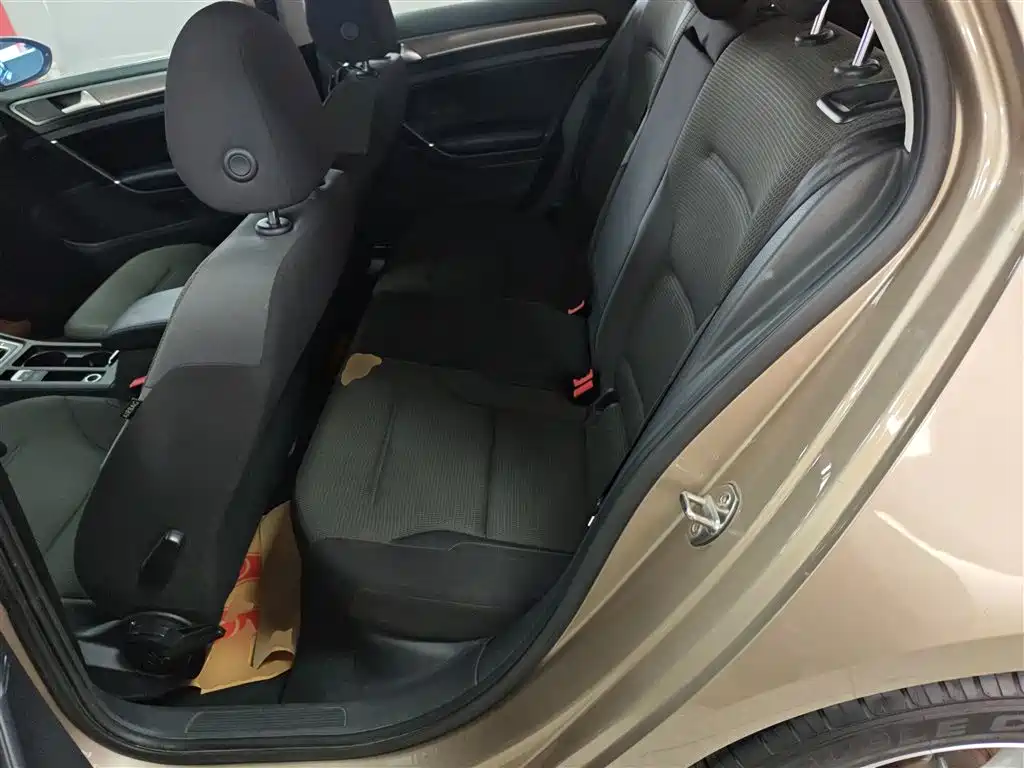 Volkswagen Golf 2016 230TSI Automatic Comfort фото 17