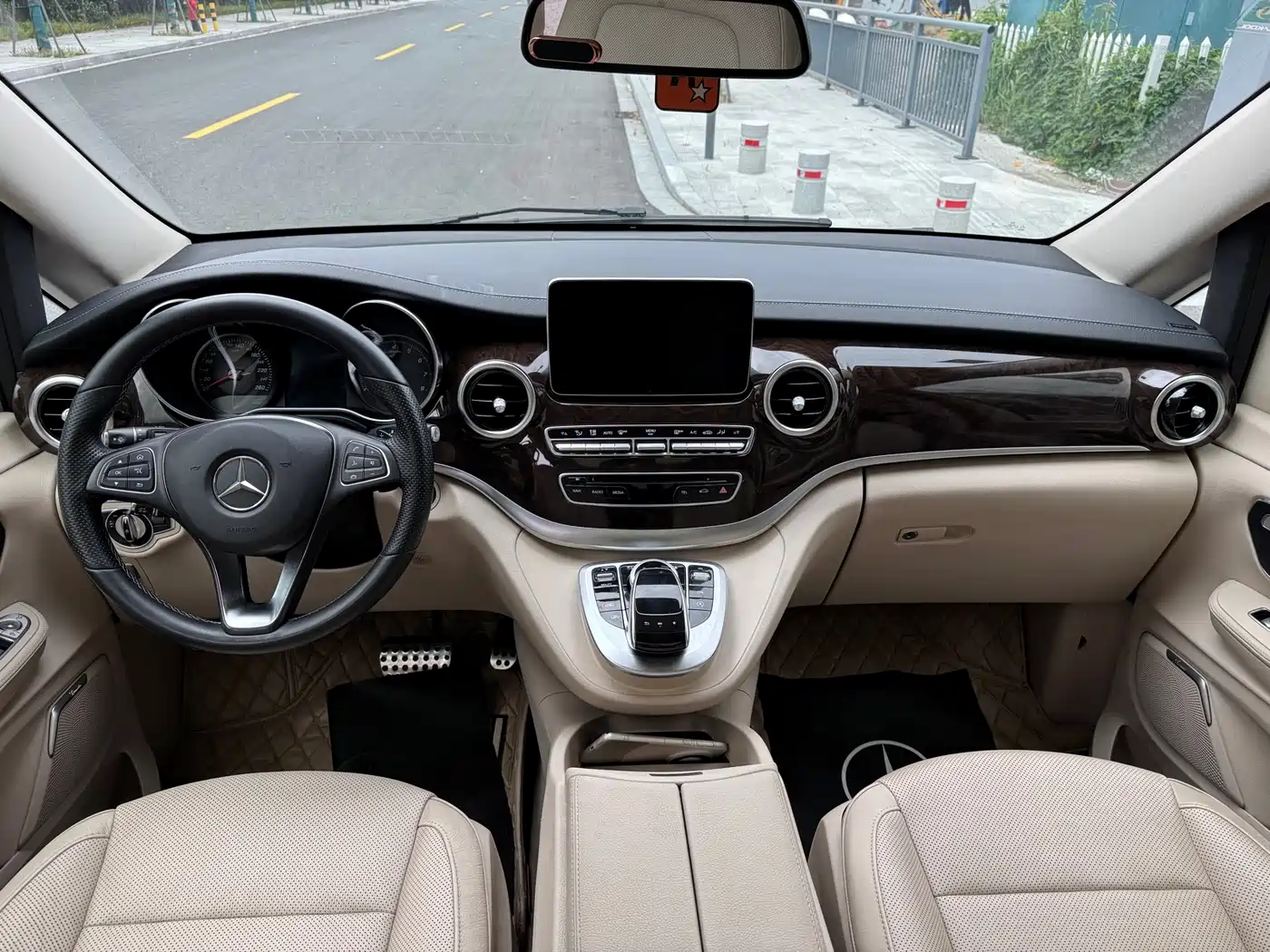 Mercedes-Benz V-Class 2016 V 260 Premium Edition фото 14