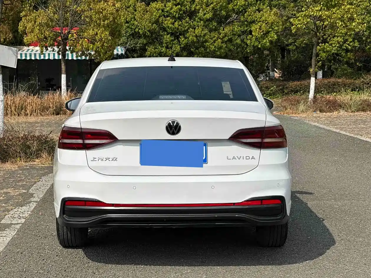 Volkswagen Lavida 2023 1.5L Auto Delight Edition фото 5