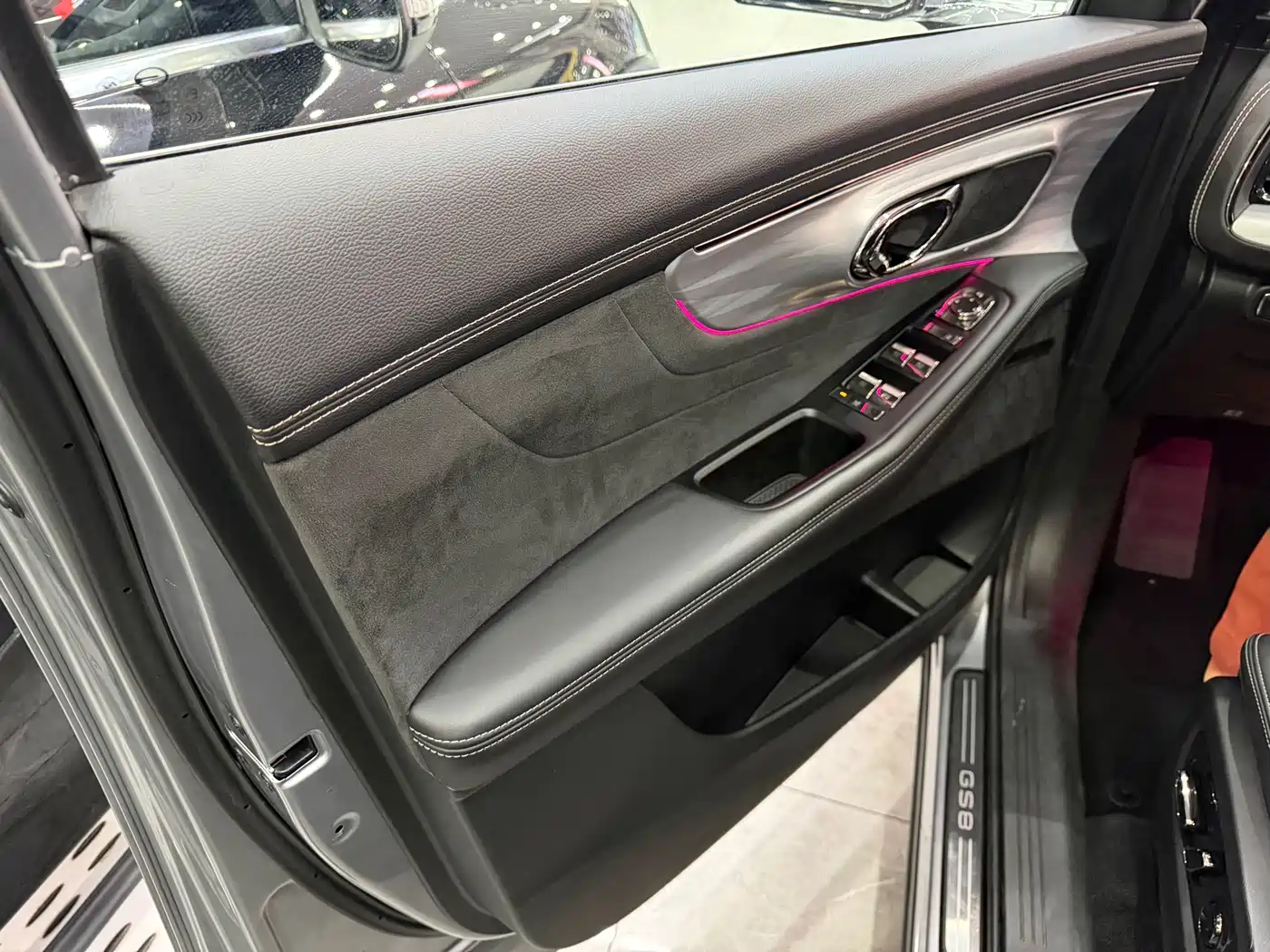 GAC Trumpchi Trumpchi GS8 2022 Dual Engine Series 2.0TM 2WD Premium Edition (7-Seater) фото 13