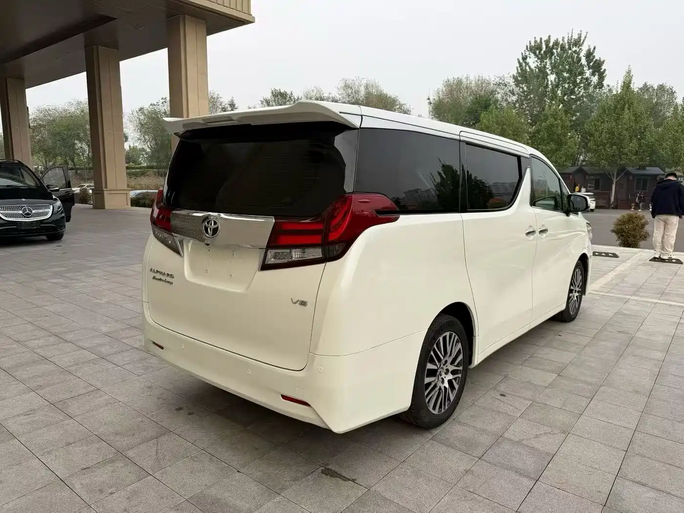Toyota Alphard 2015 3.5L Premium Edition фото 4