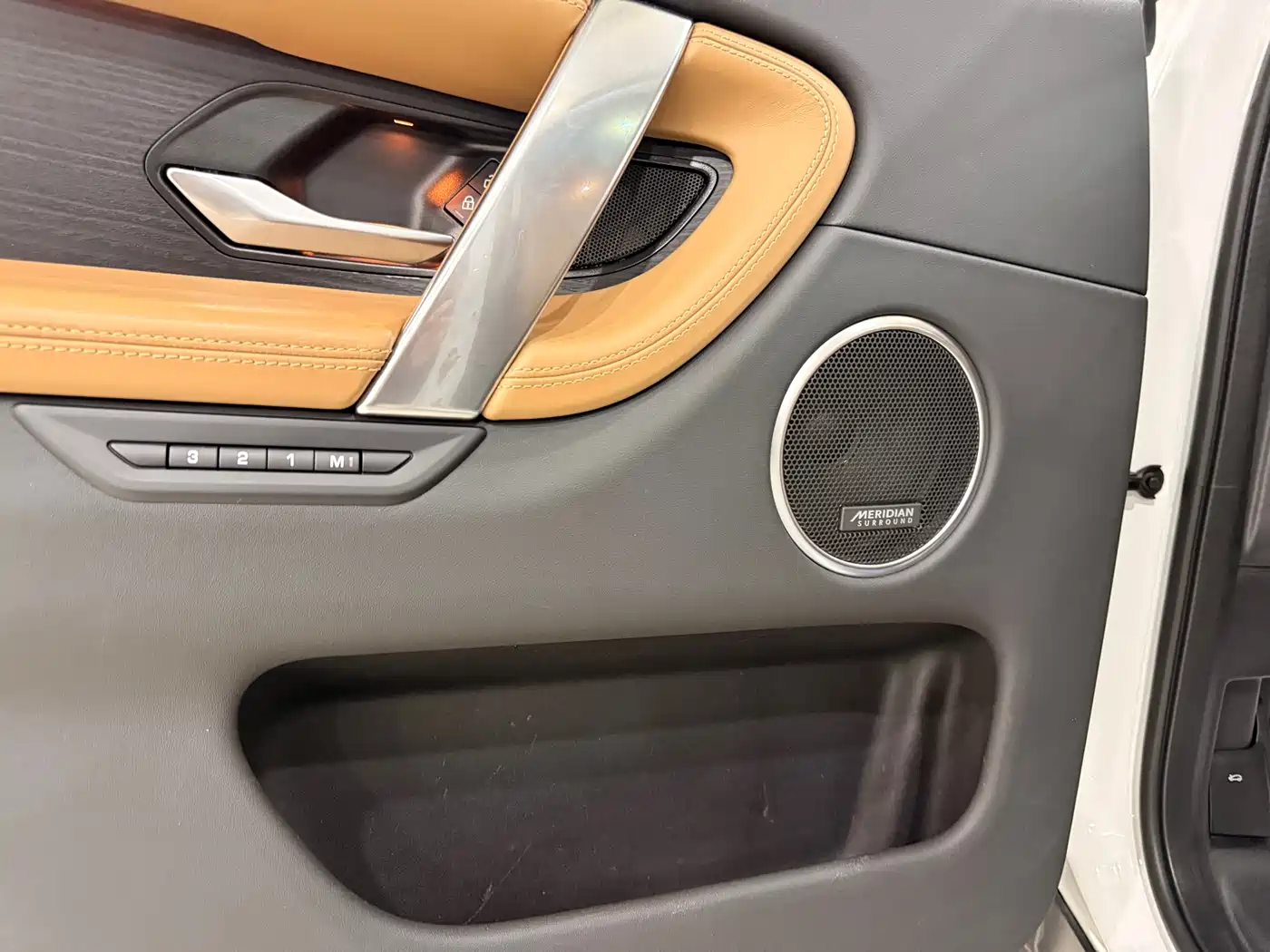 Land Rover Discovery Sport 2024 Luxury Custom Edition фото 7