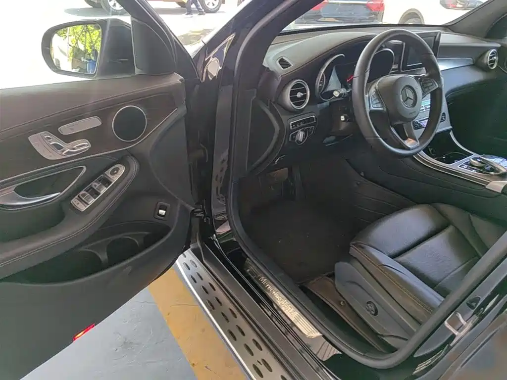 Mercedes-Benz GLC 2017 GLC 300 4MATIC Dynamic фото 16