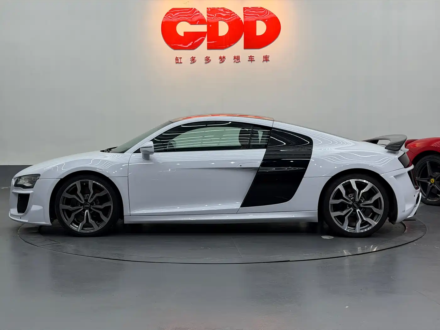 Audi R8 2010 5.2 FSI quattro фото 8