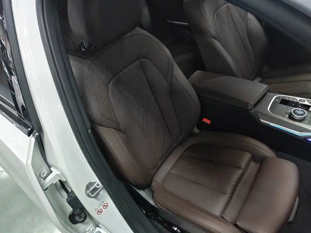 BMW 3 Series 2023 330i M Sport Shadow Edition фото 20