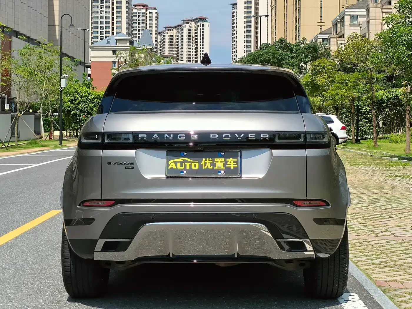 Land Rover Range Rover Evoque 2023 Range Rover Evoque L 249PS Luxury Edition фото 5