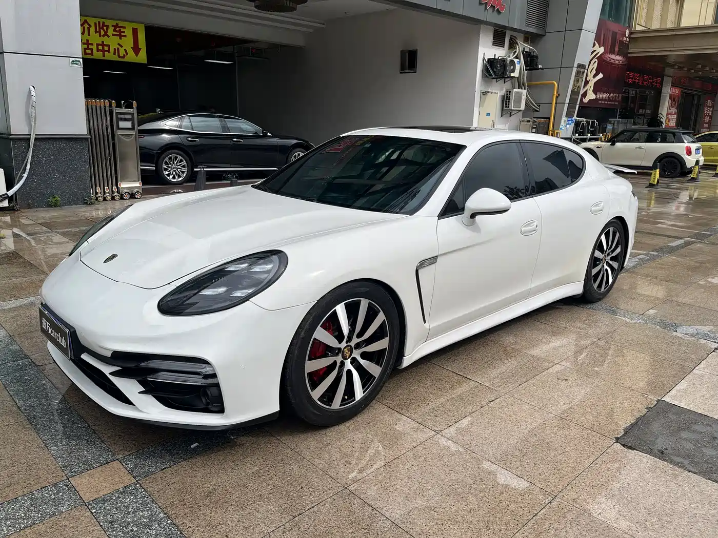 Porsche Panamera 2011 2010 Panamera 4 3.6L