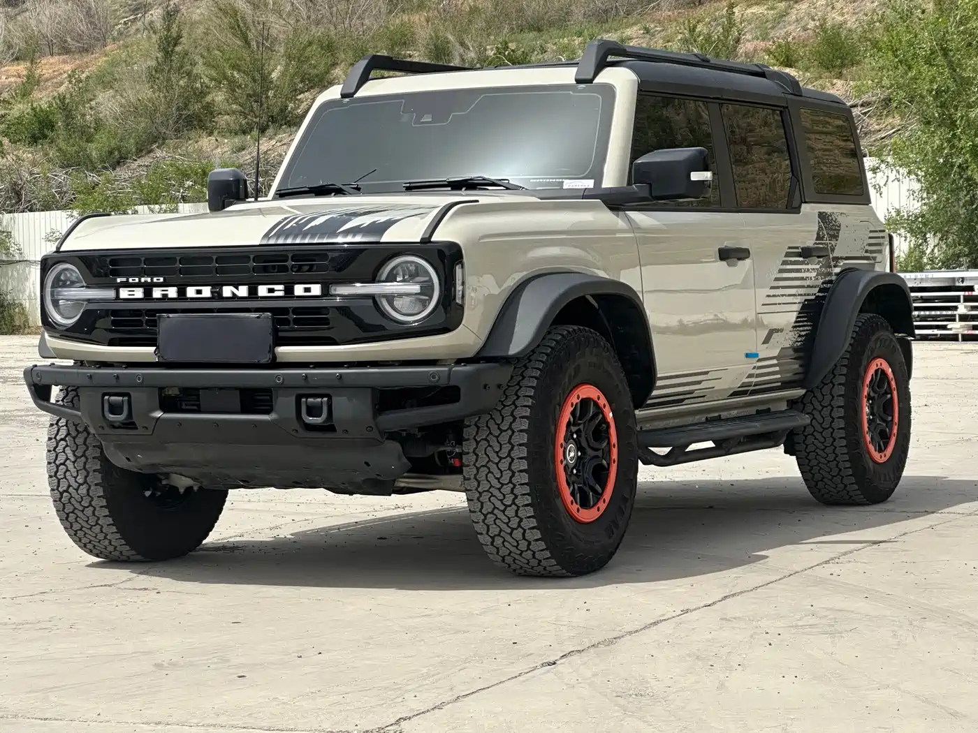 Фото 1 - Ford Bronco