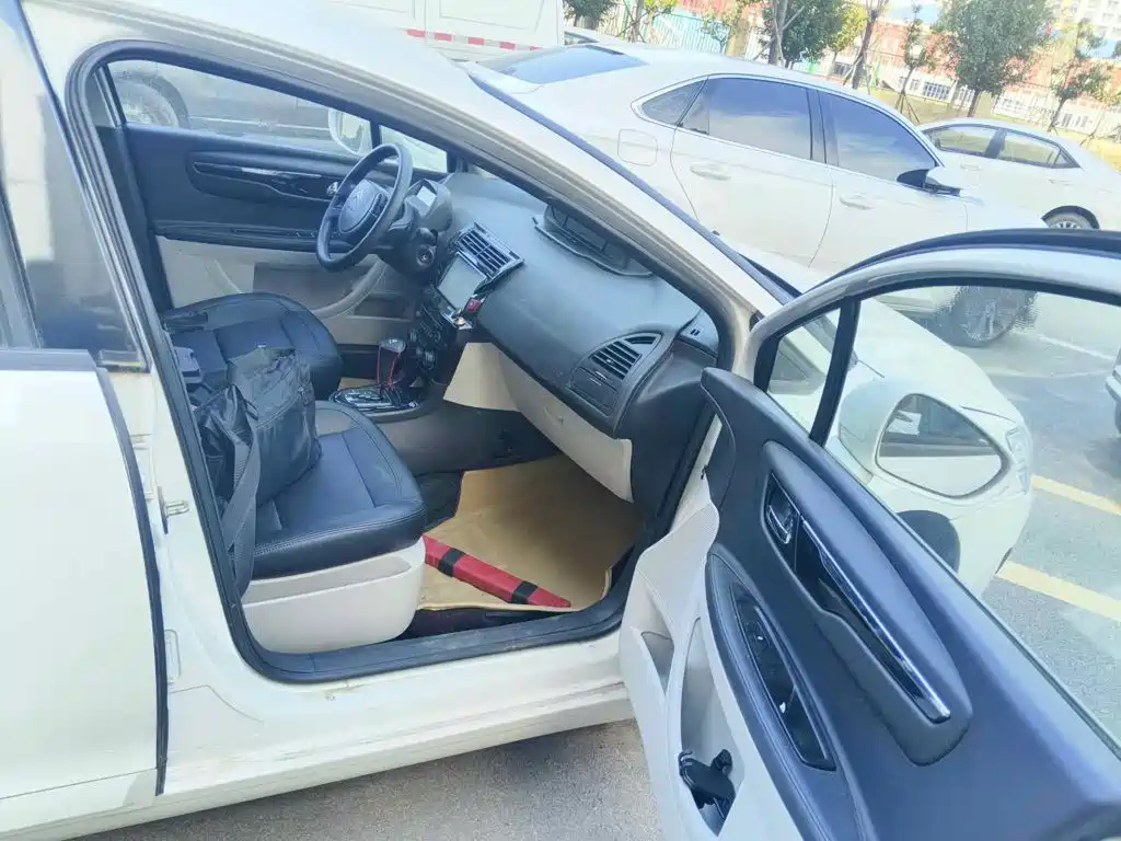 Citroën C-Quatre 2014 2013 Model Sedan 1.6L Automatic Premium Style