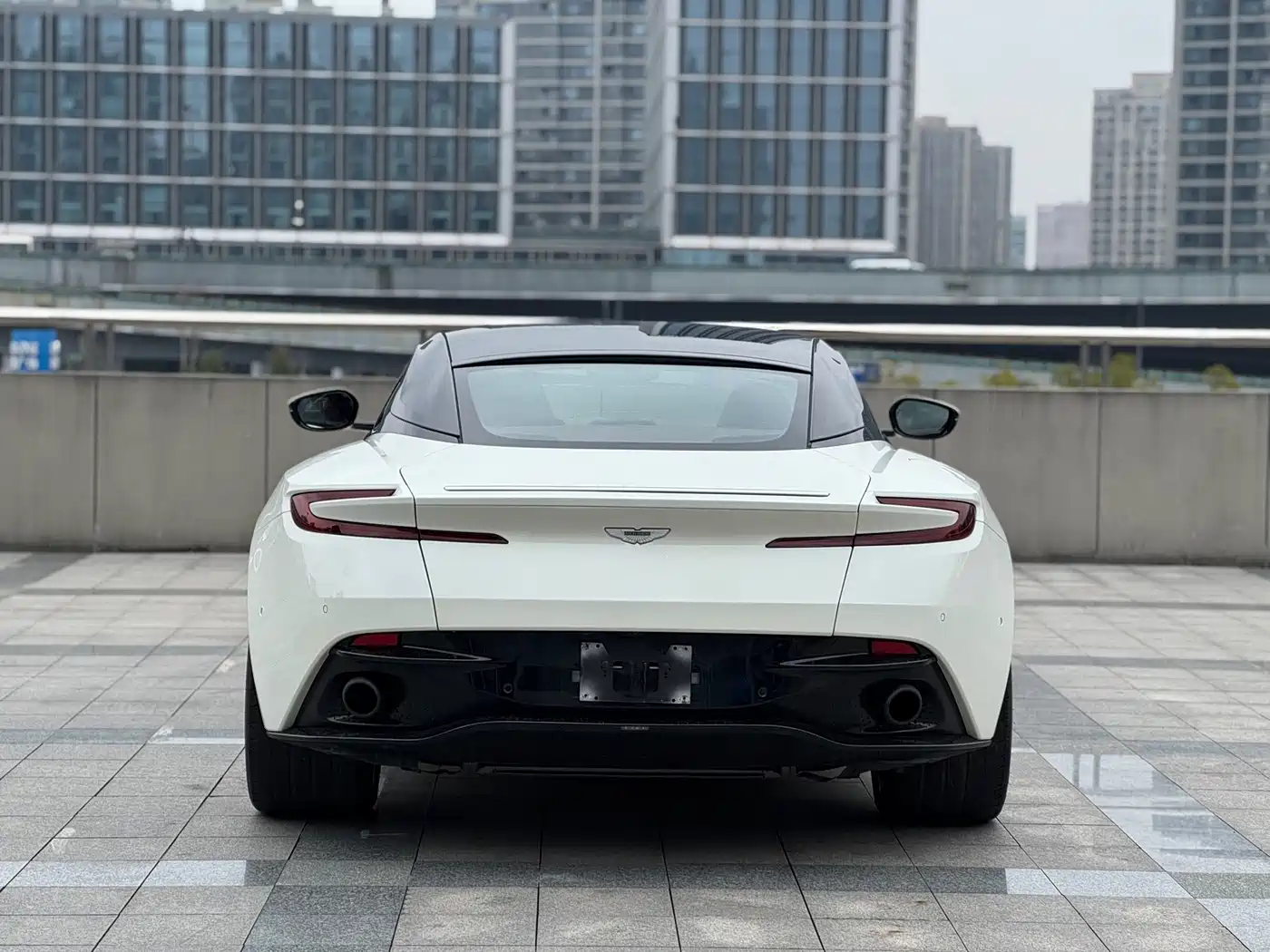 Aston Martin DB11 2017 2016 5.2T Launch Edition