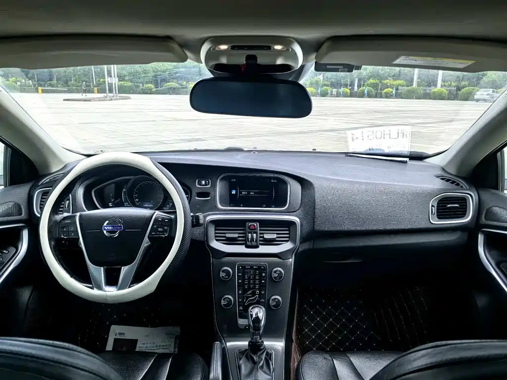 Volvo V40 2016 T3 Comfort Edition фото 9