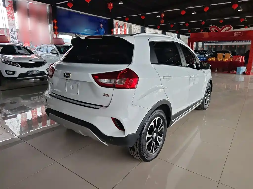 Фото 6 - Geely Vision X3