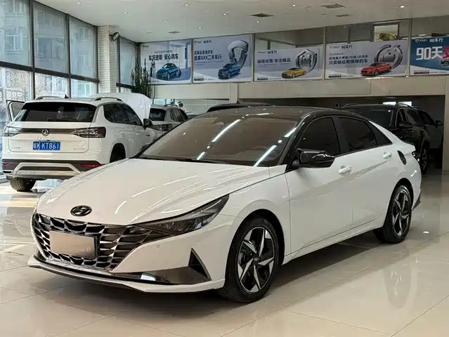 HYUNDAI ELANTRA