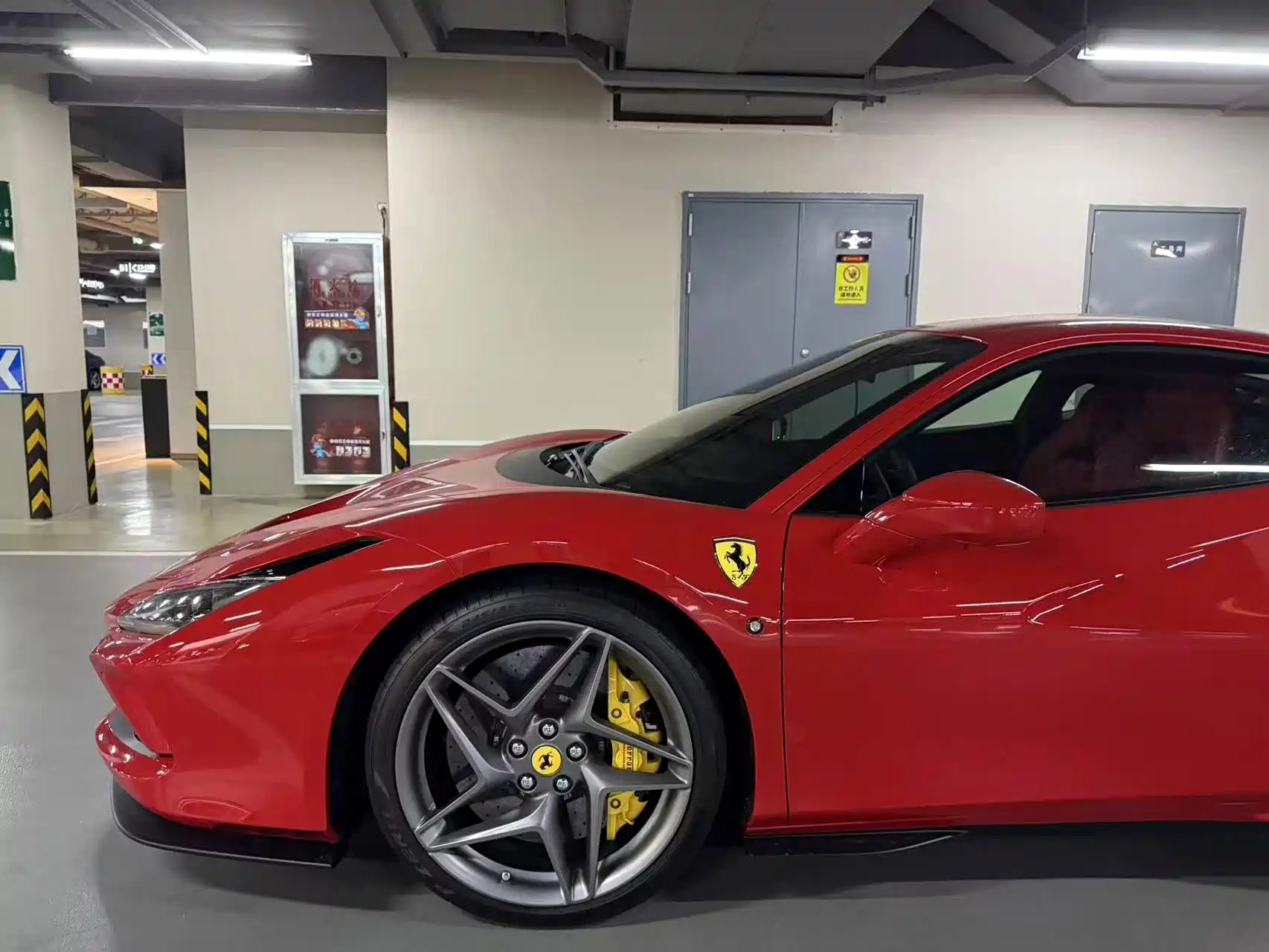 Фото 6 - Ferrari F8