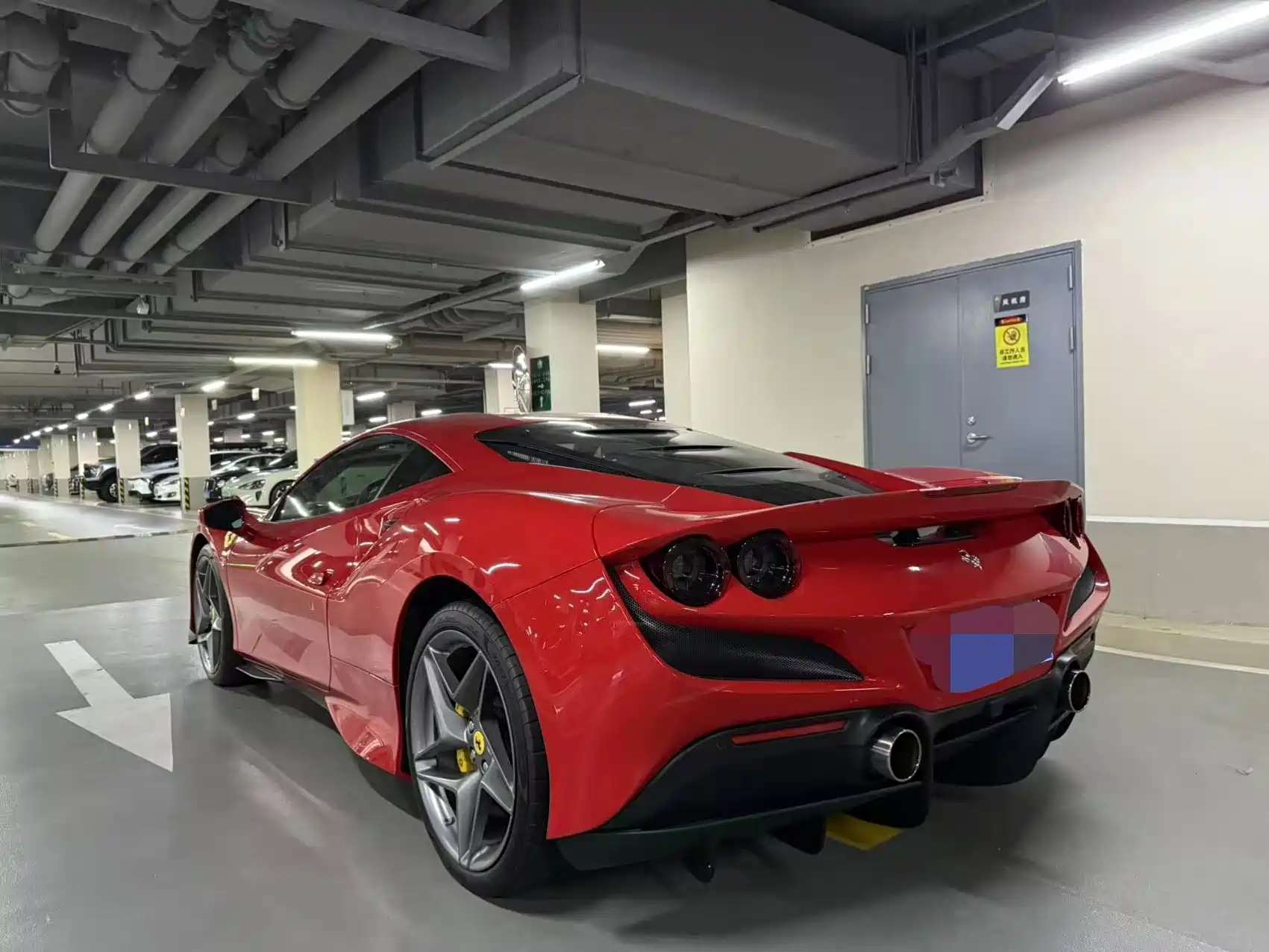 Фото 3 - Ferrari F8