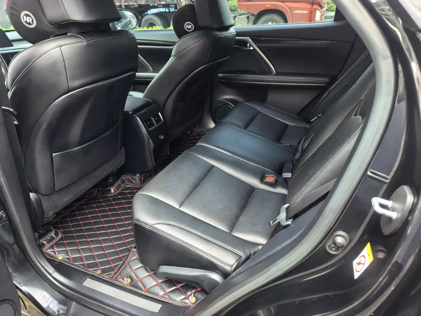 Фото 4 - Lexus RX