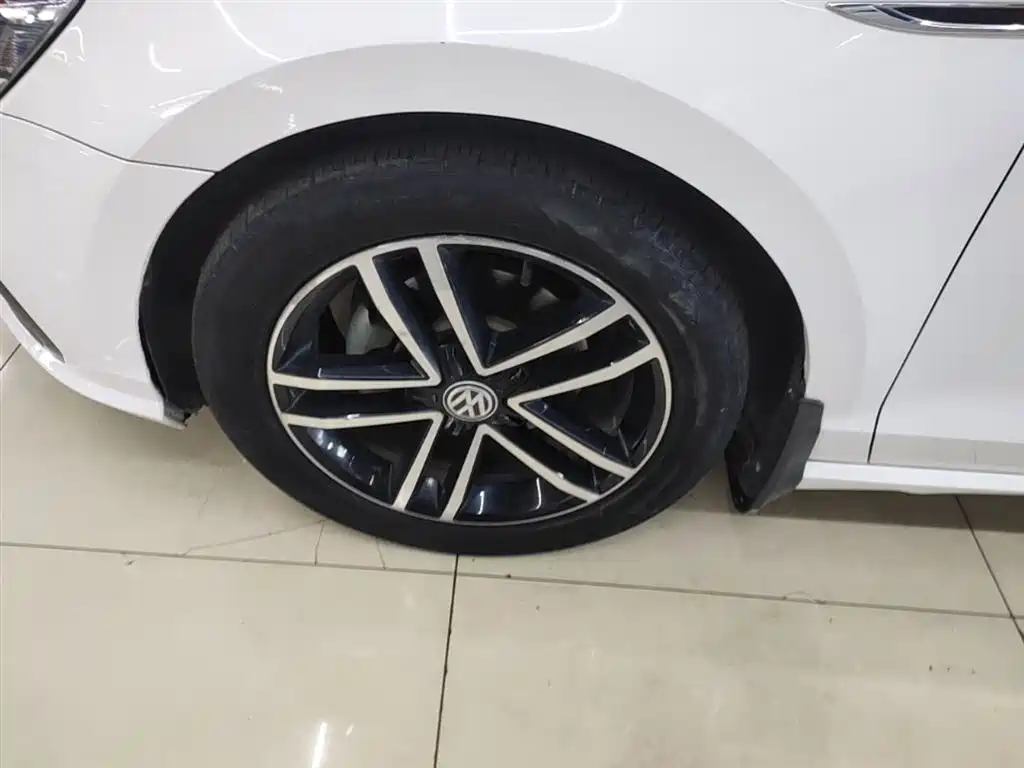 Volkswagen Lamando 2021 280TSI DSG Luxury Phantom Edition фото 23
