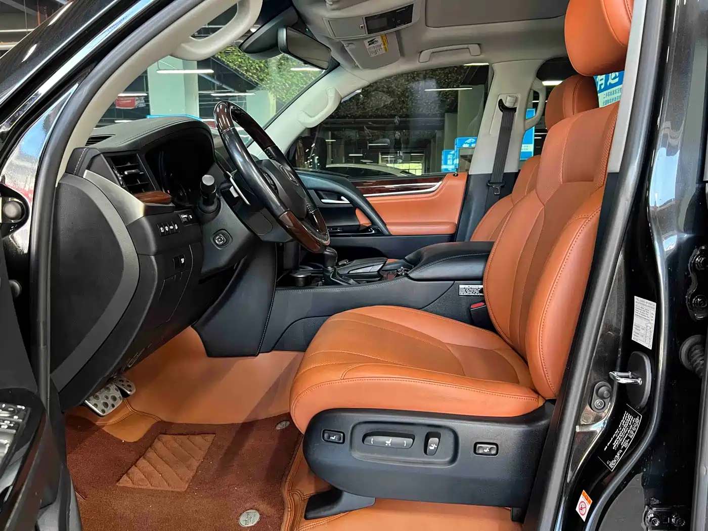 Lexus LX 2019 570 Peak Special Edition фото 6
