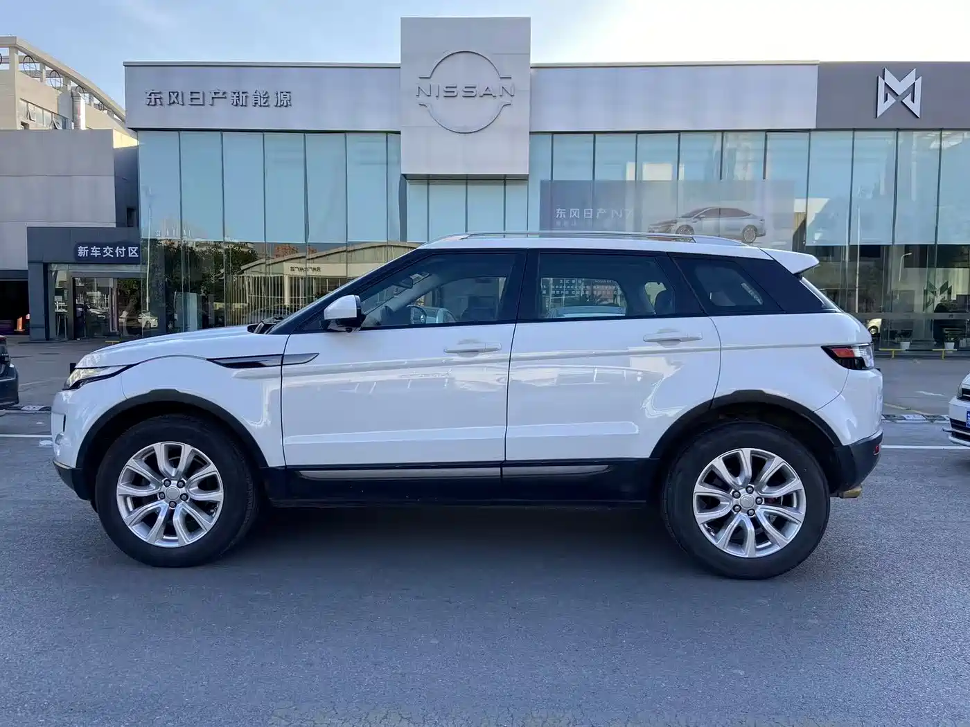 Land Rover Range Rover Evoque 2015 2.0T 5-Door Intelligent Edition фото 5