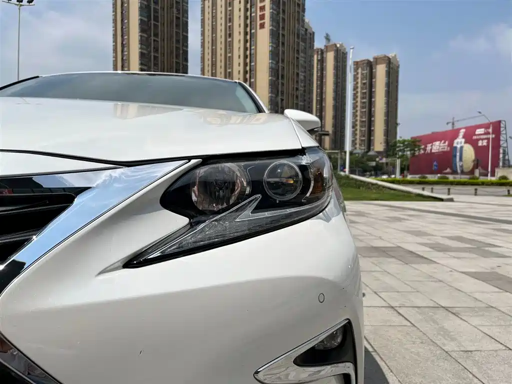 Lexus ES 2015 200 Elite Edition фото 8