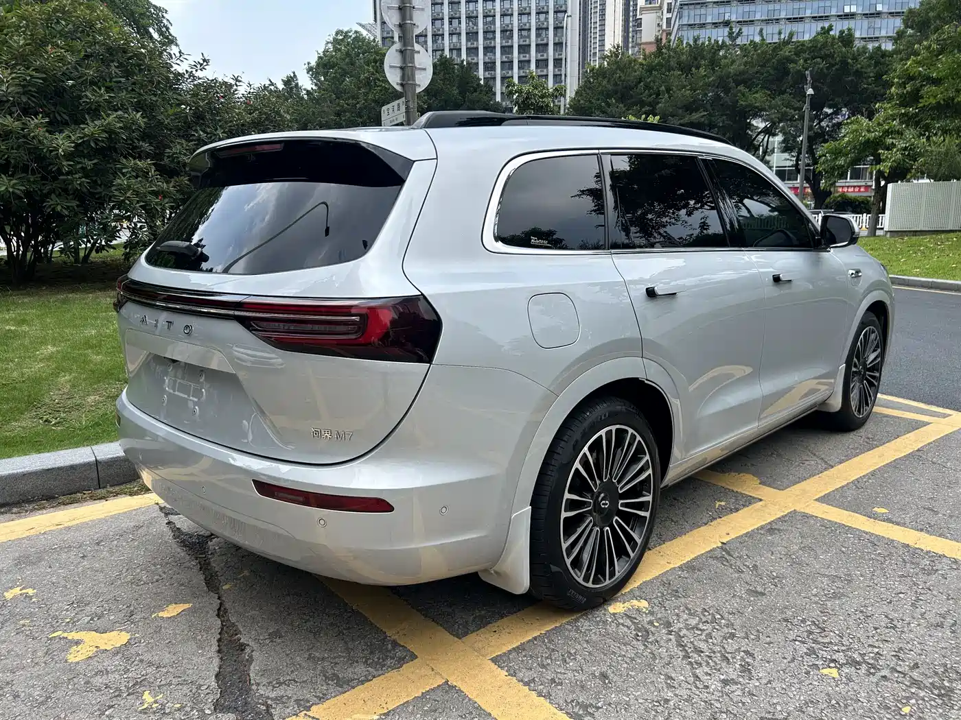 AITO Wenjie AITO M7 2024 1.5T Smart Drive RWD Ultra 6-seater фото 5