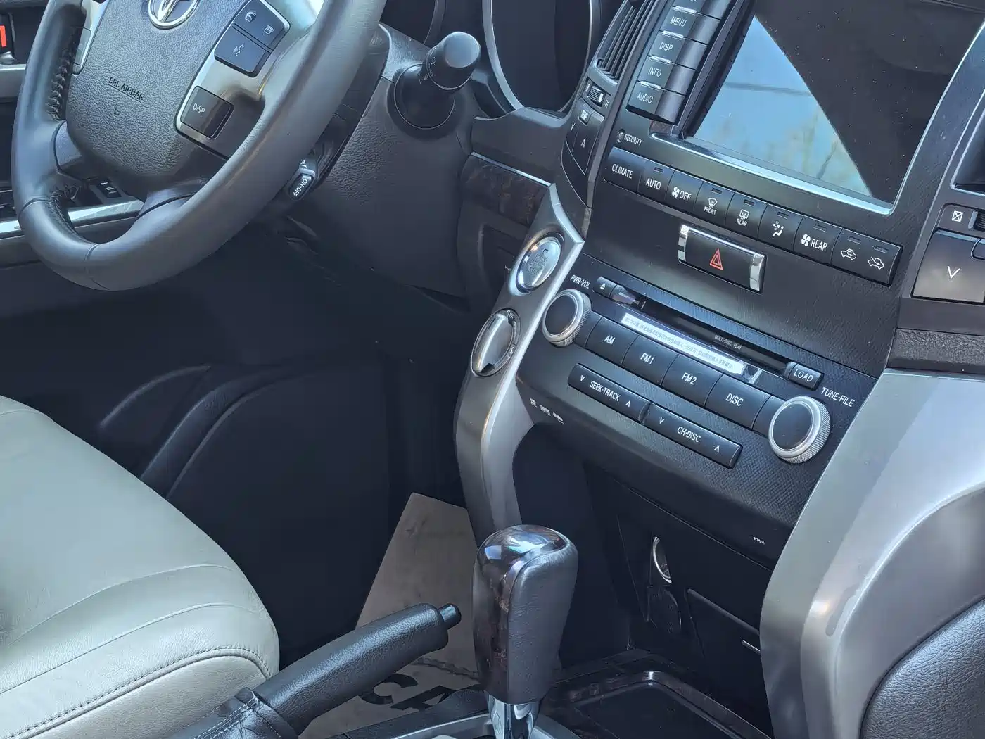 Toyota Land Cruiser 2010 Model 4.7L Automatic VX фото 15