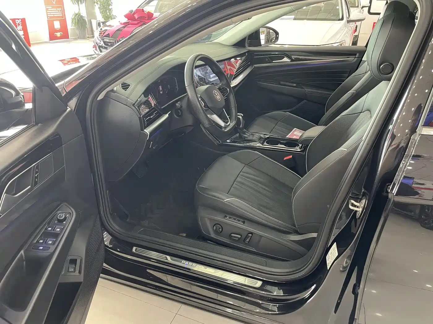 Volkswagen Passat 2022 330TSI Starlight Luxury Edition фото 7