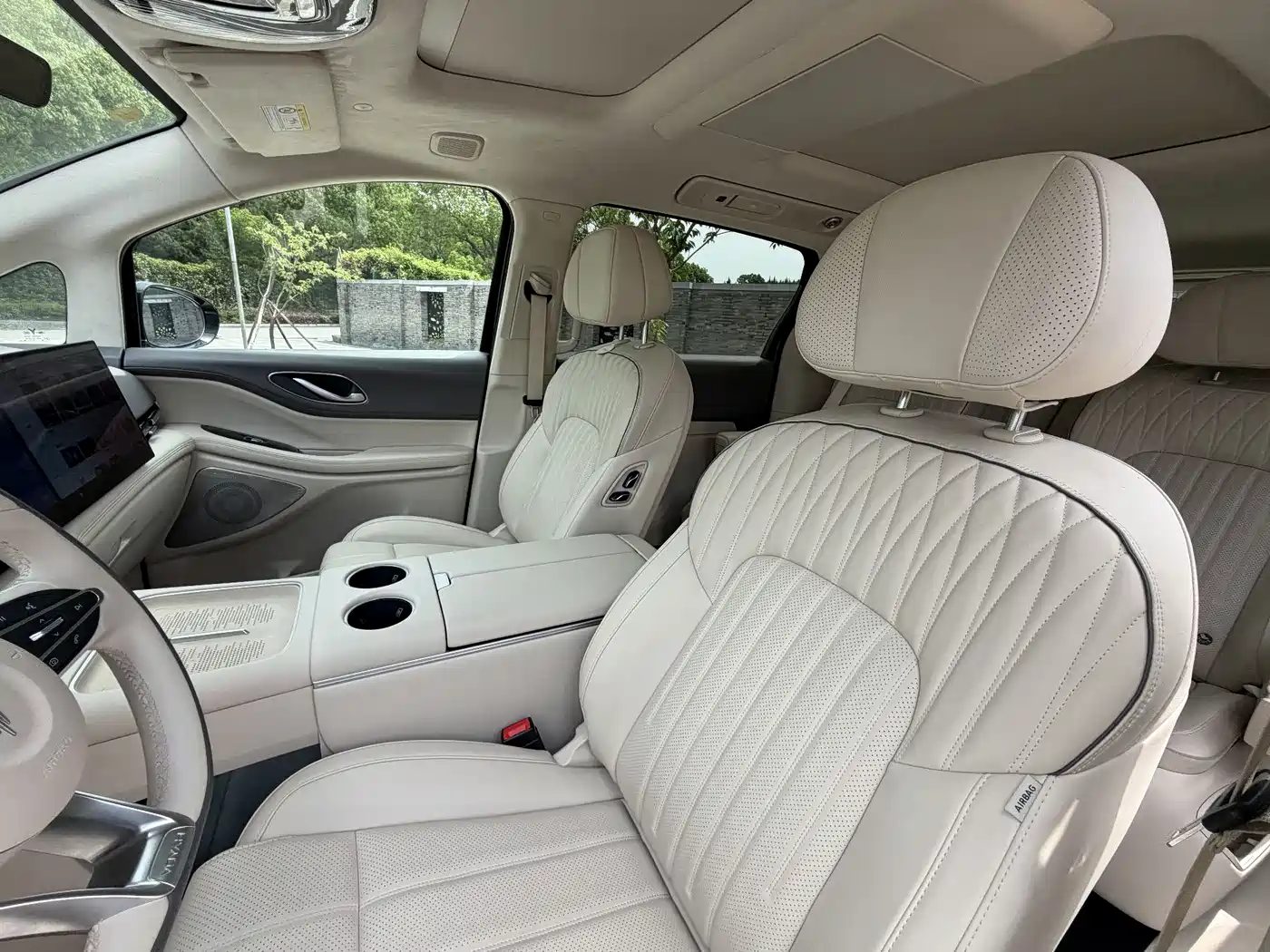 Voyah Auto Voyah Dreamer 2025 PHEV AWD Flagship Kunpeng Edition фото 8