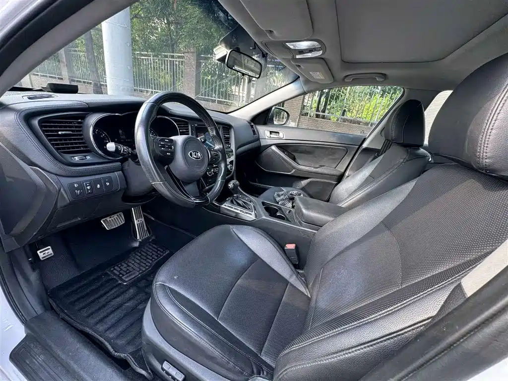 Kia K5 2015 2.0L Automatic LUX фото 3