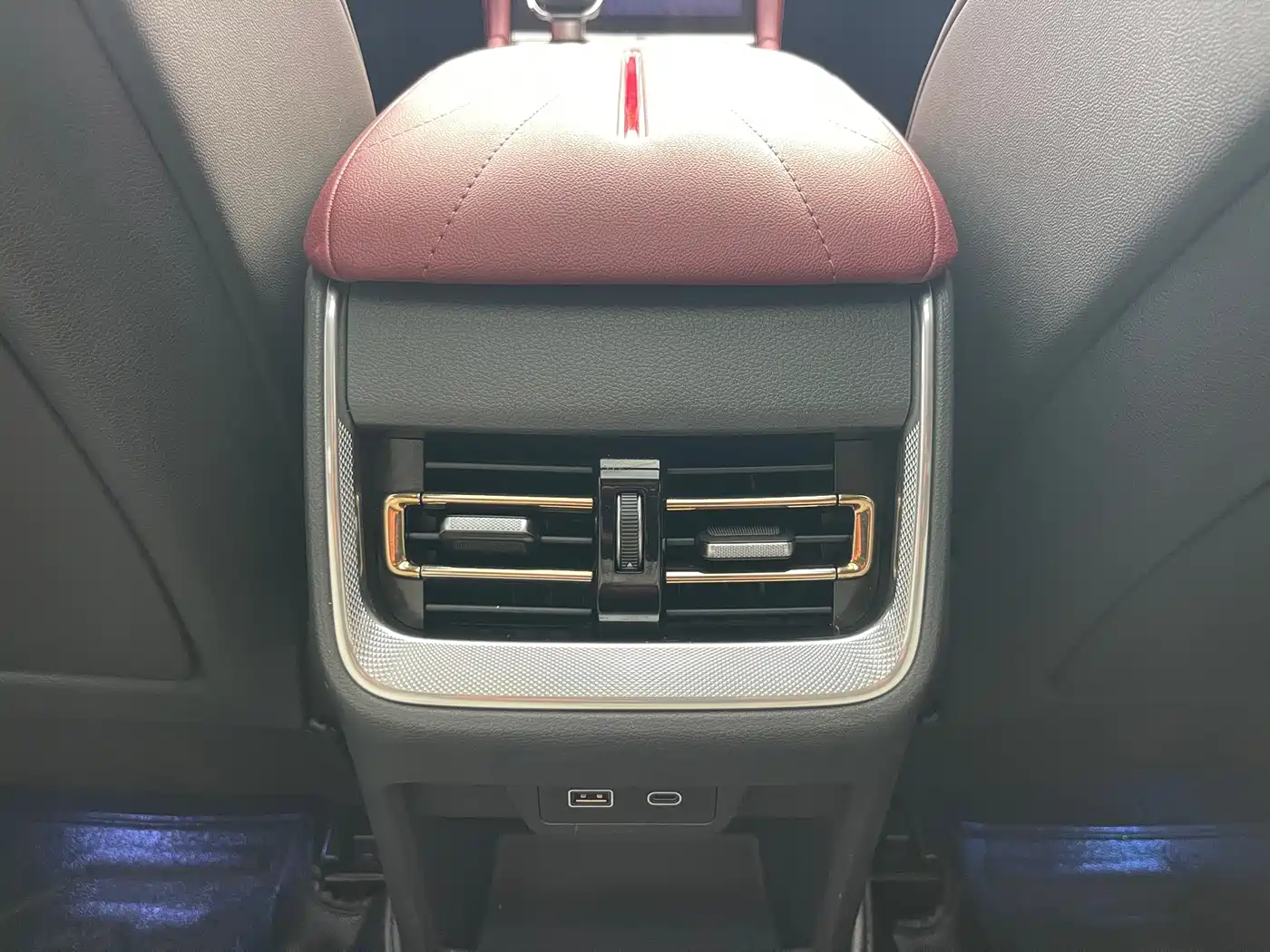 Hongqi H5 2024 2.0T Automatic Smart Connect Flag Smooth Edition фото 9