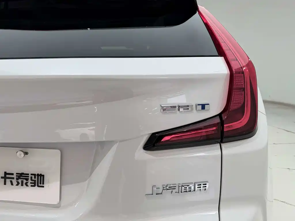 Фото 10 - Cadillac XT4