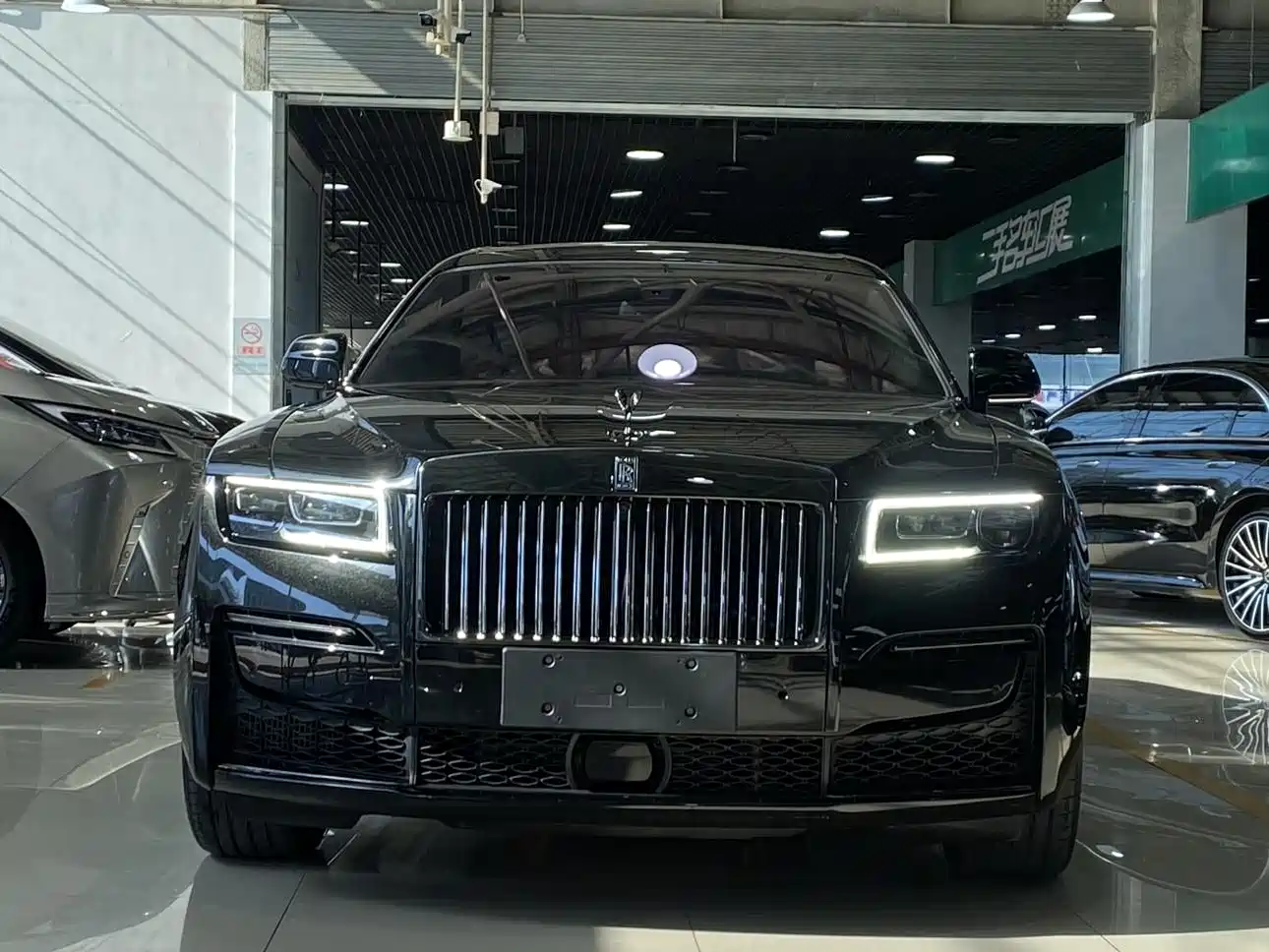 Rolls-Royce Ghost 2024 6.7T Black Badge фото 2