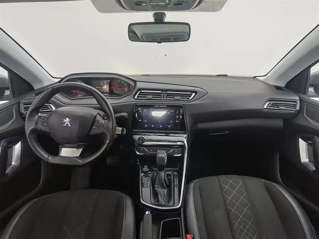 Peugeot 308 2016 1.6L Automatic Luxury фото 5