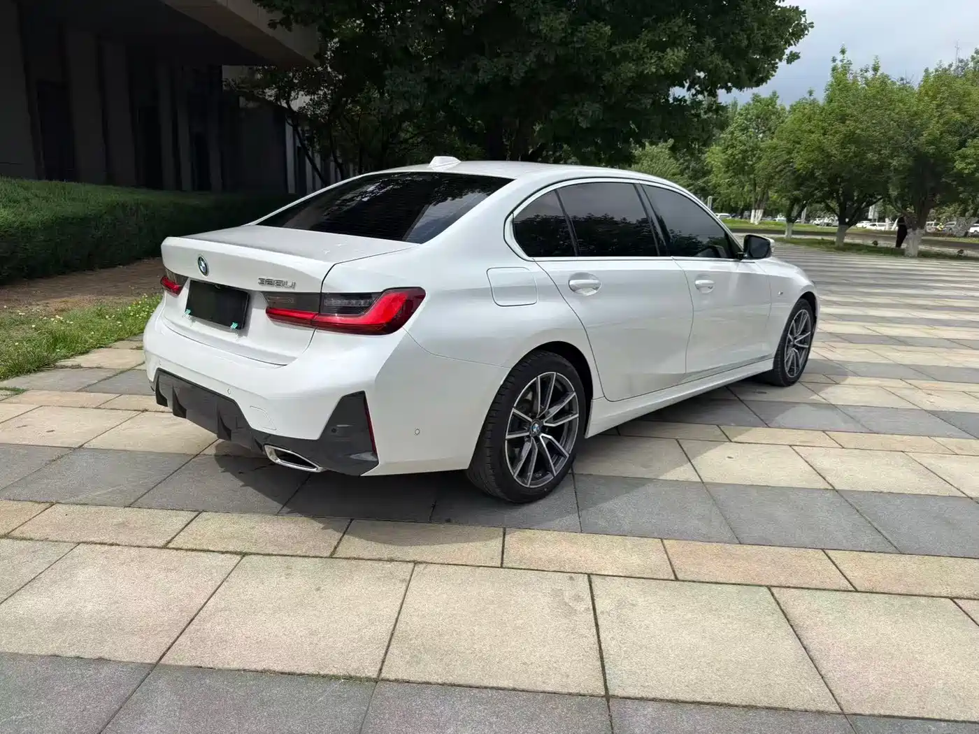 BMW 3 Series 2023 325Li M Sport Package фото 3