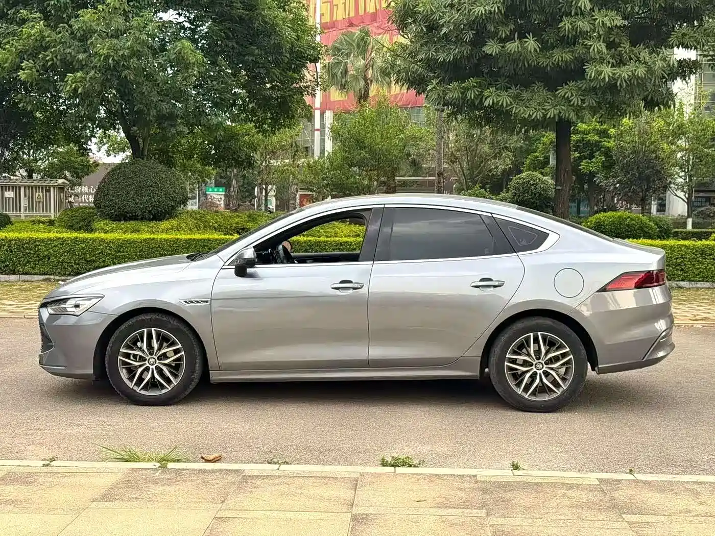 BYD Qin PLUS 2021 DM-i 55KM Flagship фото 5