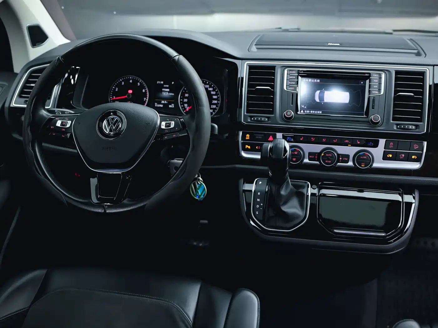 Volkswagen Multivan 2019 2.0TSI 4WD Premium 7-seater фото 18