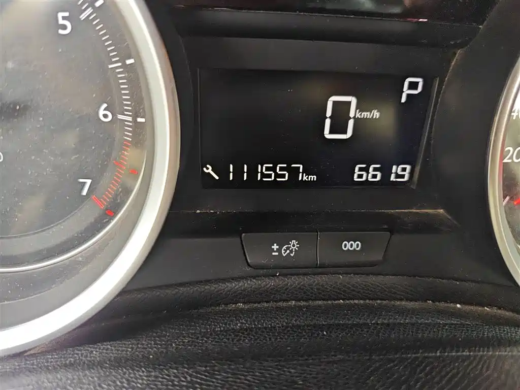 Peugeot 408 2016 1.6T Automatic Luxury Edition фото 5