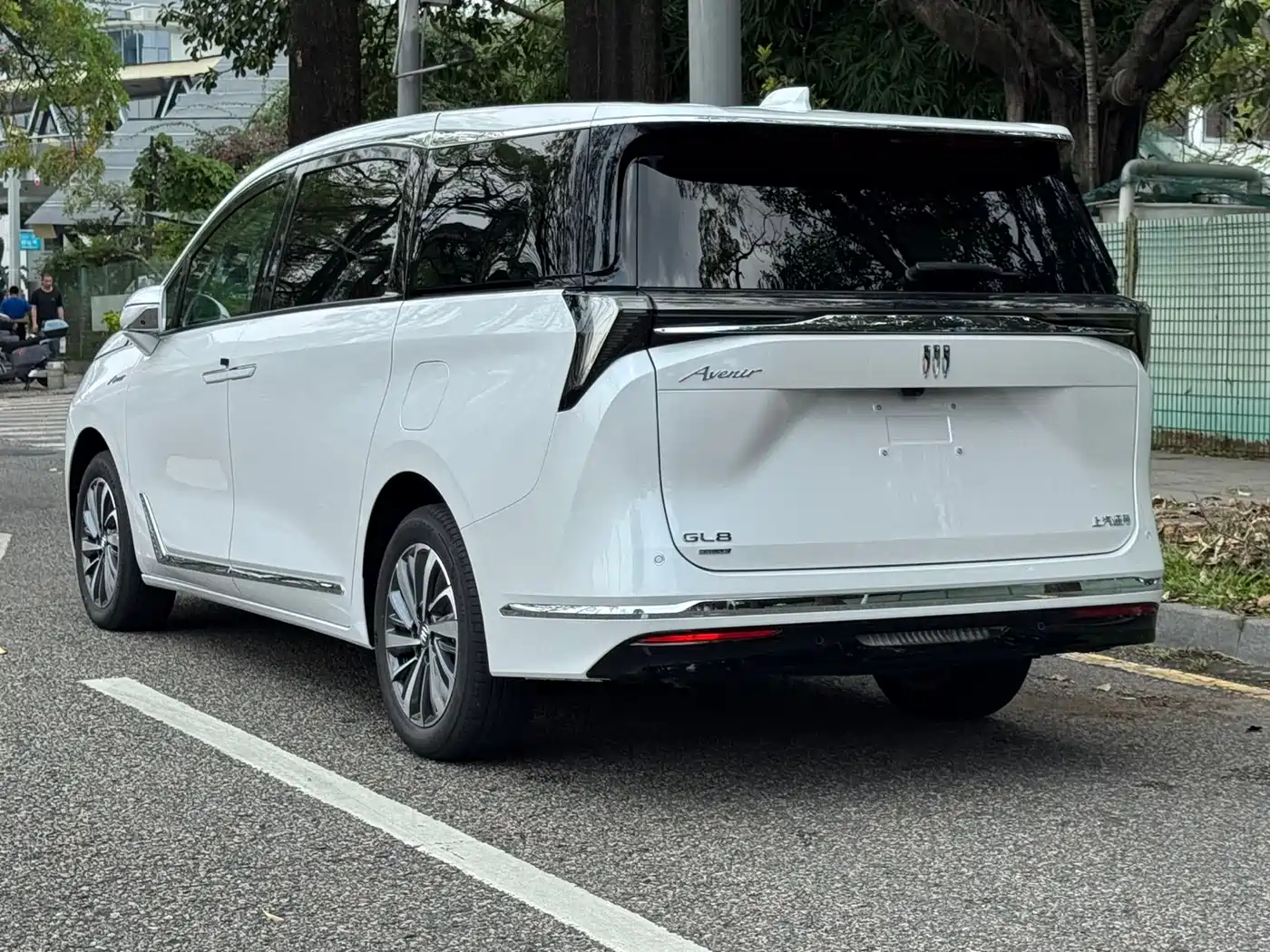 Buick GL8 New Energy 2026 Luzun Smart Luxury Avenir Edition фото 13