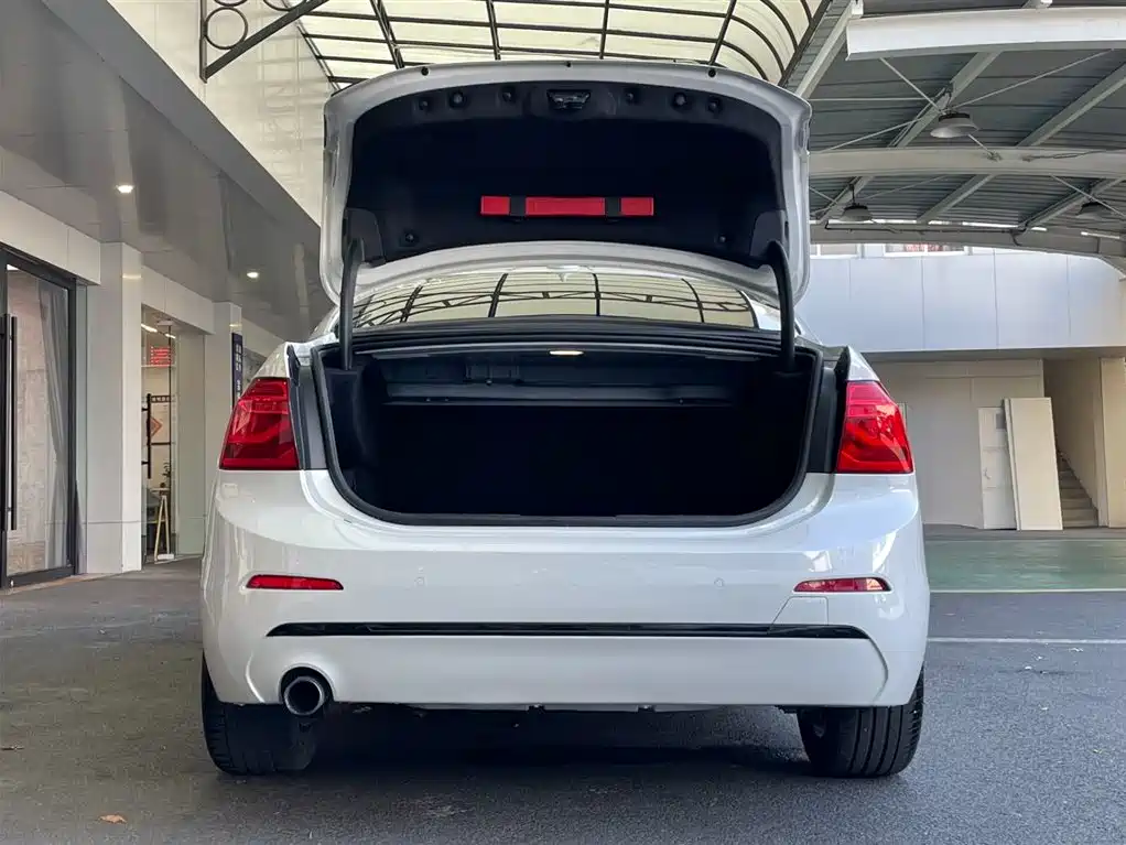 BMW 1 Series 2019 118i M Sport Package фото 7