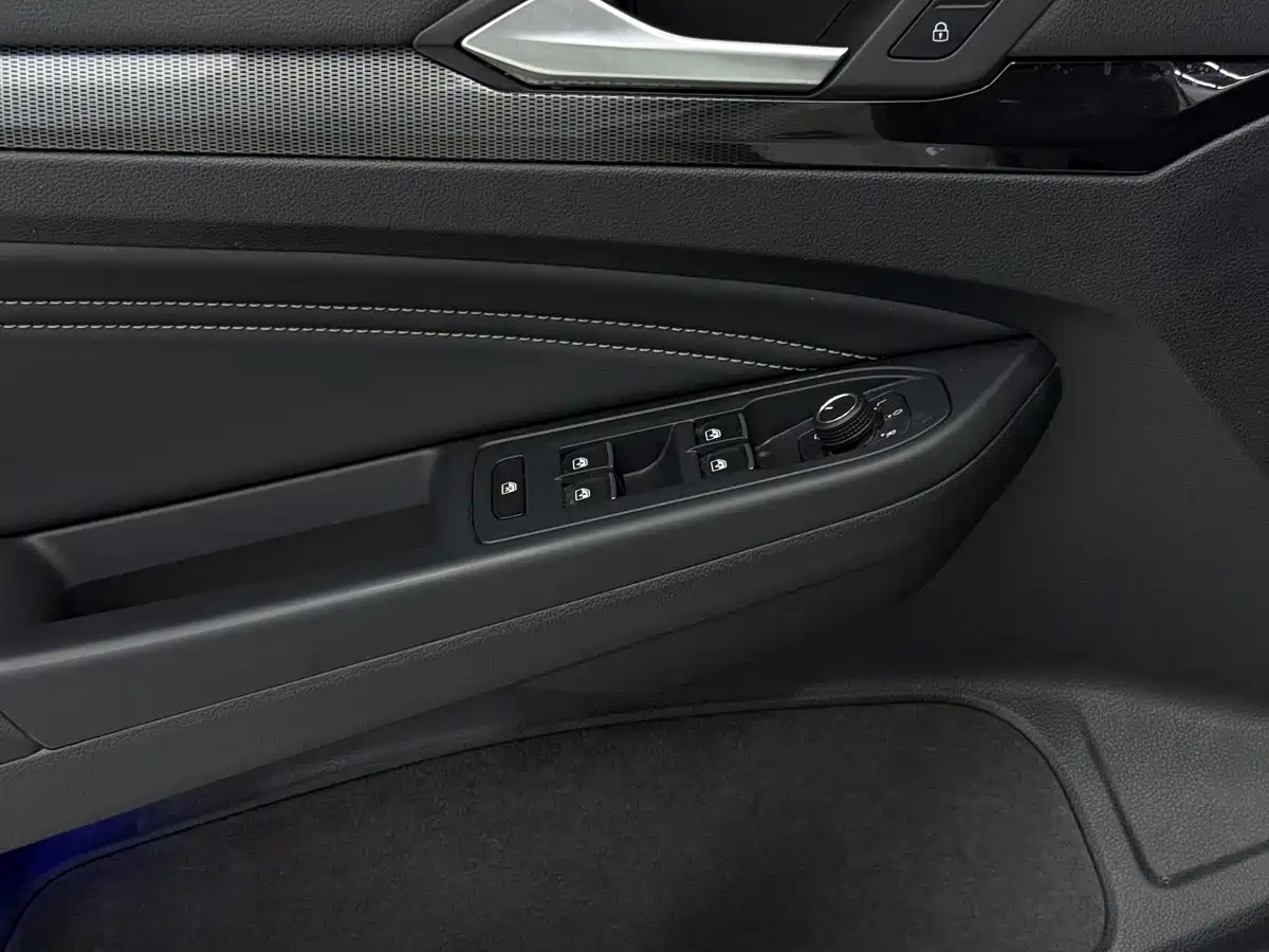 Volkswagen Golf 2021 280TSI DSG R-Line фото 11