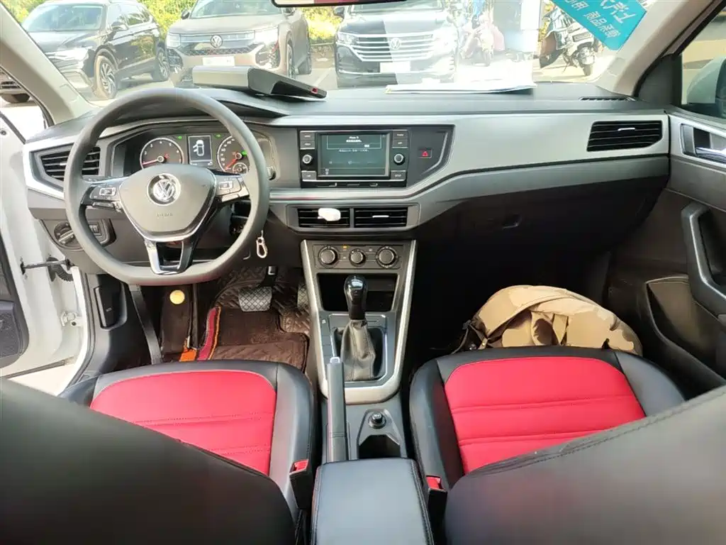 Volkswagen Polo 2019 Plus 1.5L Automatic Panorama Enjoyment Edition фото 10