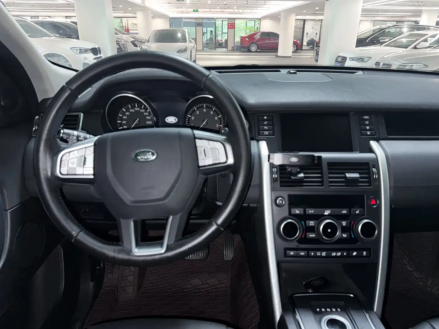 Land Rover Discovery Sport 2016 2.0T HSE фото 7