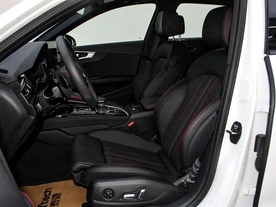 Audi A4L 2025 2 Million Celebration Edition 40 TFSI Luxury Dynamic фото 10