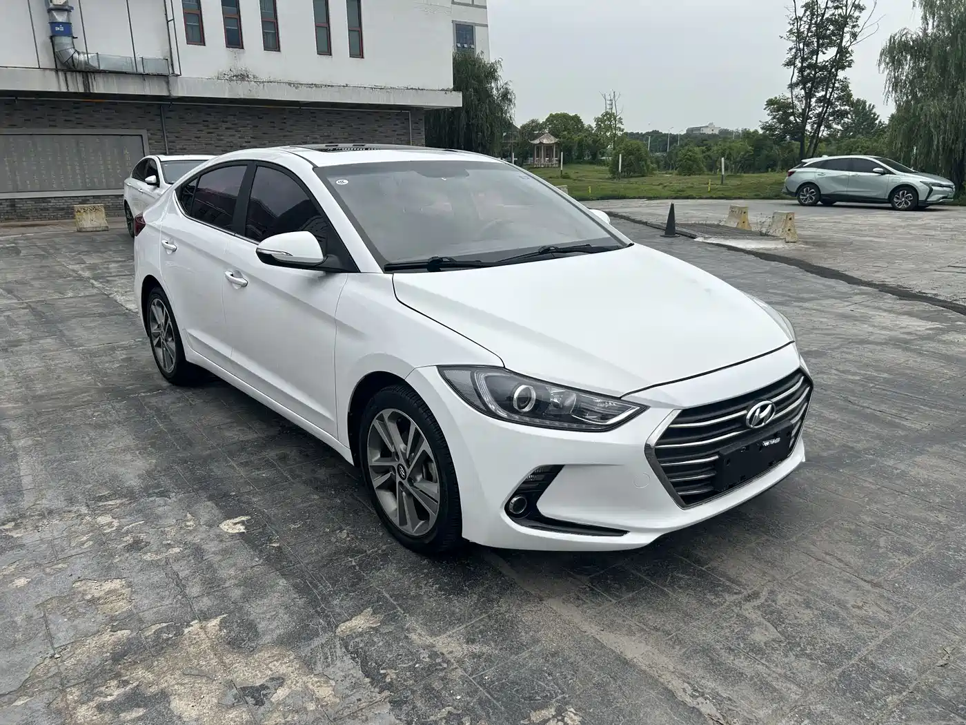 Hyundai Elantra 2016 1.6L Auto Smart·Youth Edition фото 3