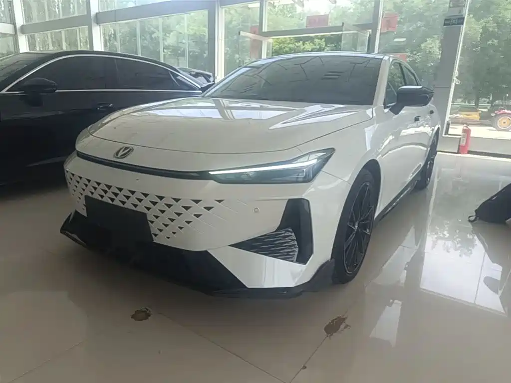 Changan UNI-V 2024 1.5T Deluxe Sport