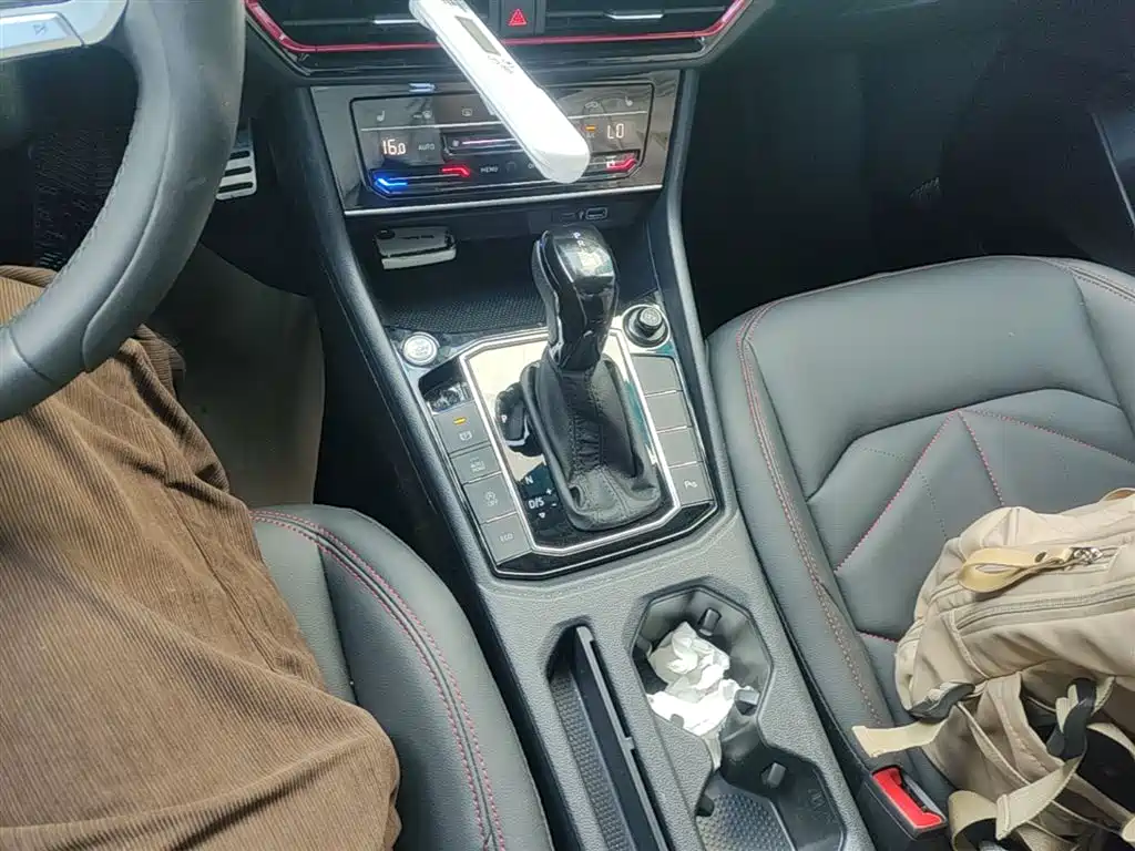 Volkswagen Lavida 2024 Model 300TSI DSG Starlight Leading Edition фото 14